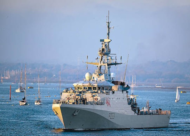 英國皇家海軍派出巡邏艦添馬號進行水雷戰演習。