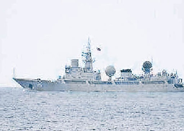日本自衞隊拍攝中國電子偵察船。