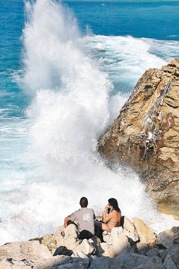 生命起源由海浪接觸空氣開始。（Getty Images圖片）