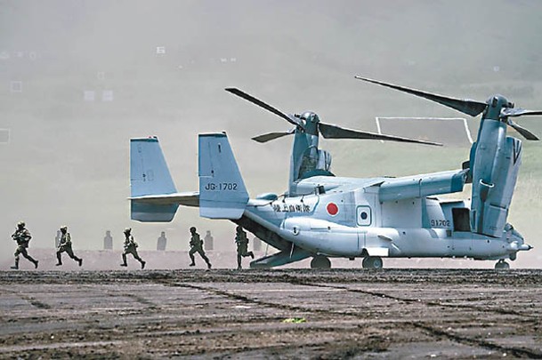 日本陸上自衞隊配備美國魚鷹運輸機。
