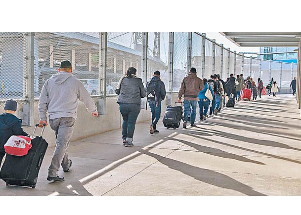 大批非法移民前往美國尋求庇護。