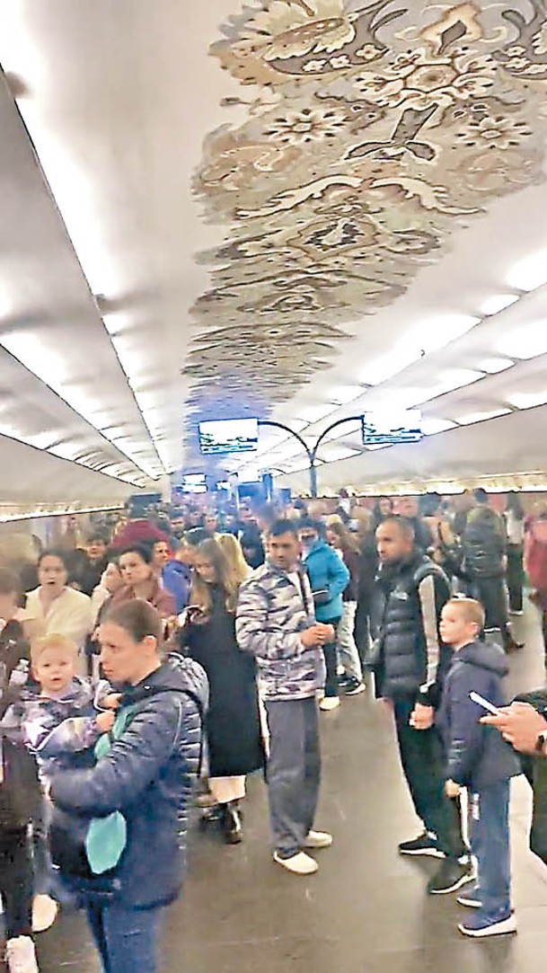 基輔地鐵站成為民眾的防空洞。