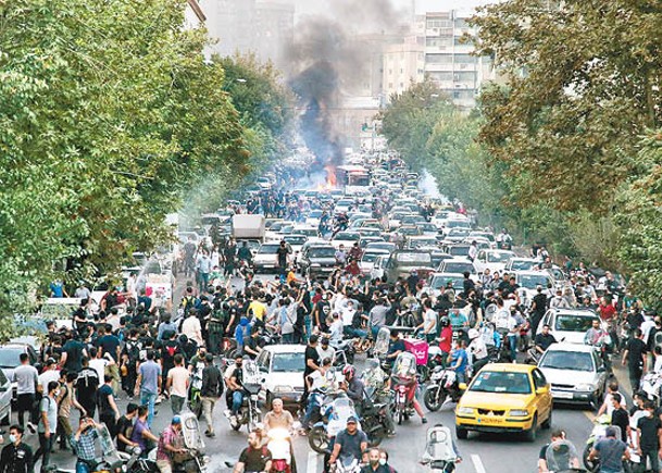 伊朗反政府示威仍然持續。