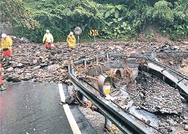 宜蘭縣山泥傾瀉致道路封閉。