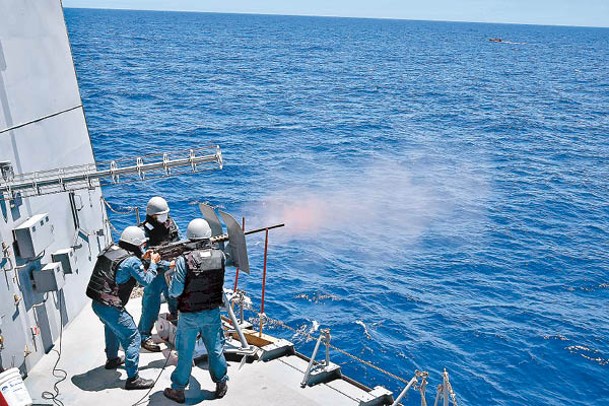 日本海上自衞隊（圖）在東海與澳洲皇家海軍演習。