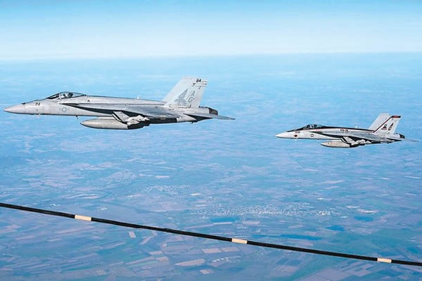 美國F18E戰機在匈牙利空域執行任務。