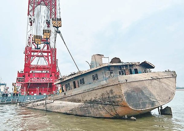 長江幹線  首打撈沉船殘骸