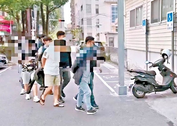 警方採取行動拘捕多人。