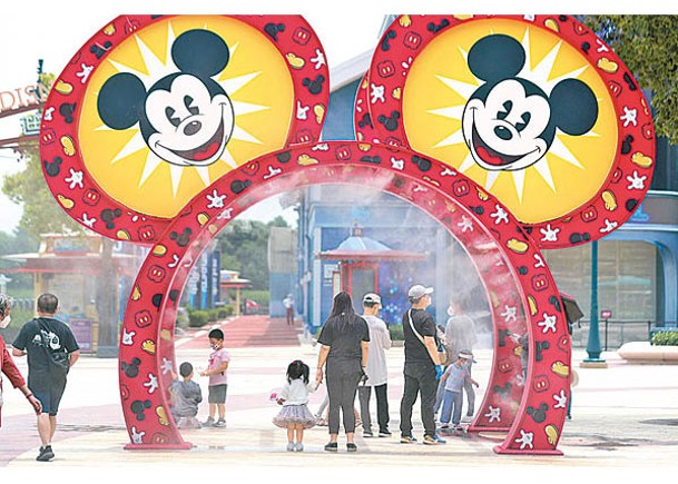 上海迪士尼度假區暫停開放。（中新社圖片）