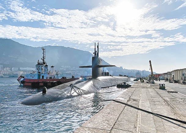 美國戰略核潛艇羅德島號停靠直布羅陀。