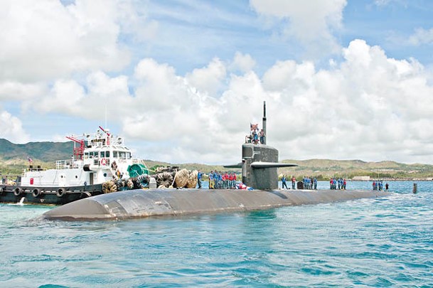 美國海軍在關島常駐攻擊核潛艇。