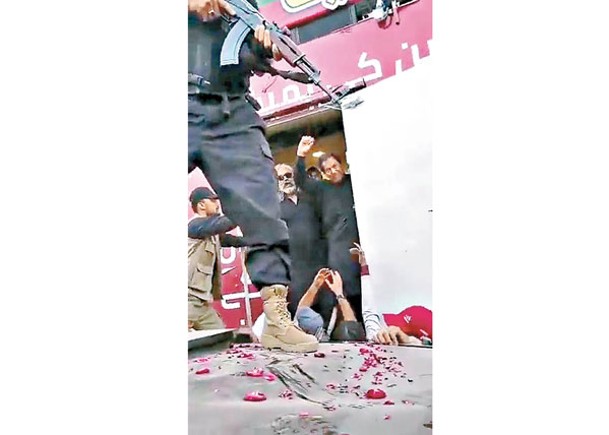 巴基斯坦前總理遇槍擊  傷右腿