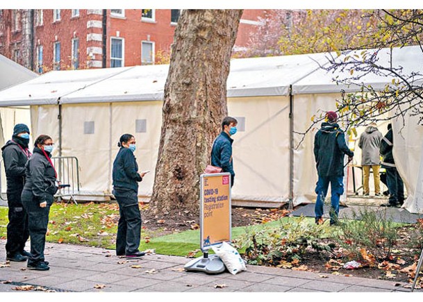 英國倫敦民眾排隊接受檢測。（Getty Images圖片）