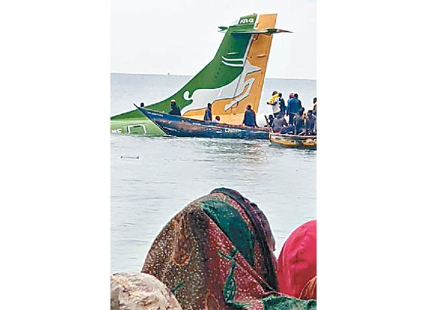 客機墜湖  坦桑尼亞19人喪命
