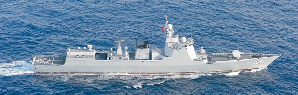 解放軍驅逐艦廈門號駛近台灣。