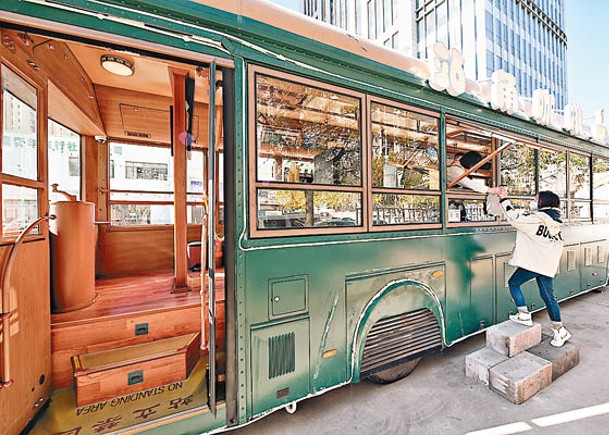 天津懷舊巴士咖啡屋  吸客打卡