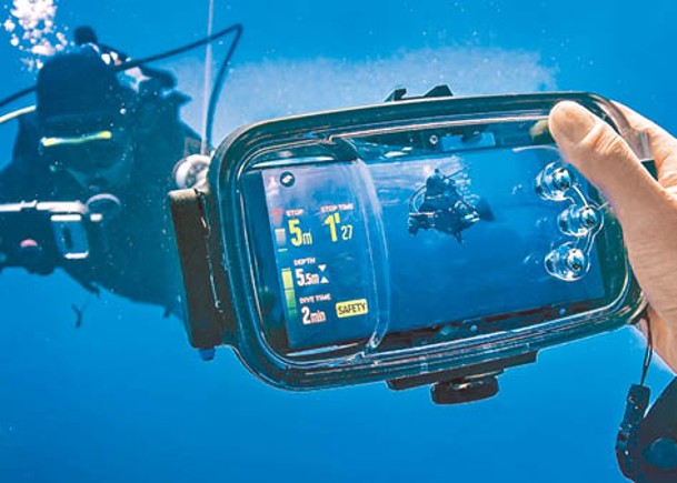 潮流創意：潛水手機盒  慳錢拍海底畫面