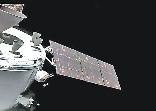 獵戶座在太空拍到地球的影像。