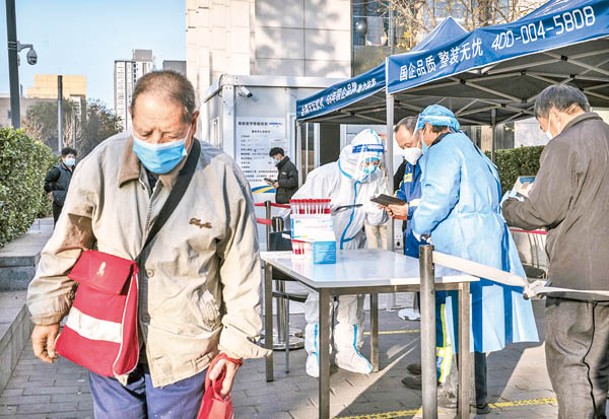 北京市設立核酸檢測點。（Getty Images圖片）