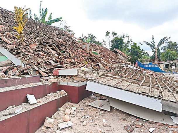 印尼：地震在展玉縣引發山泥傾瀉。