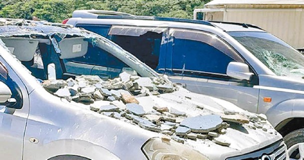 所羅門群島：有汽車被瓦礫擊中。