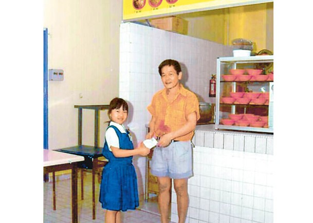 食堂「橙碗伯伯」（右）深受學生愛戴。