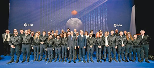 歐洲太空總署選出的新一批太空人合照。