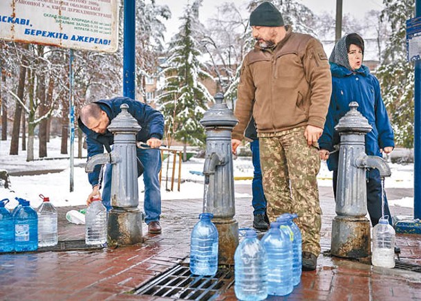 基輔七成地區停電 民眾輪候食水