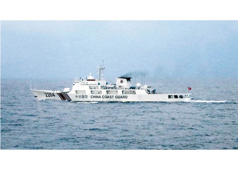 配備76毫米艦炮的中國海警船開赴釣島。