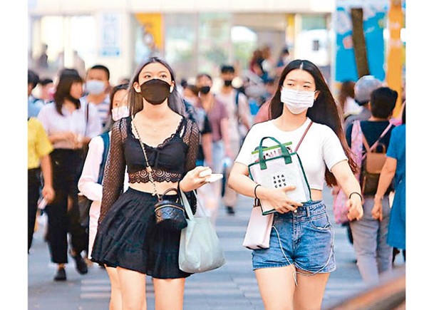 台灣民眾外出仍然要戴口罩。（中時電子報圖片）