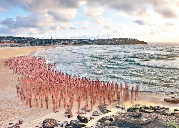 2500人泳灘拍裸照  倡關注皮膚癌