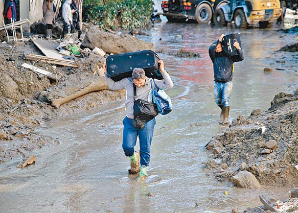 意島嶼泥石流7死  宣布緊急狀態