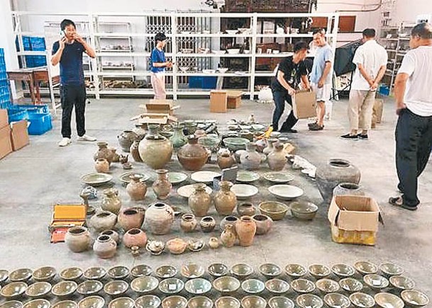 警方檢出大量被盜掘文物。