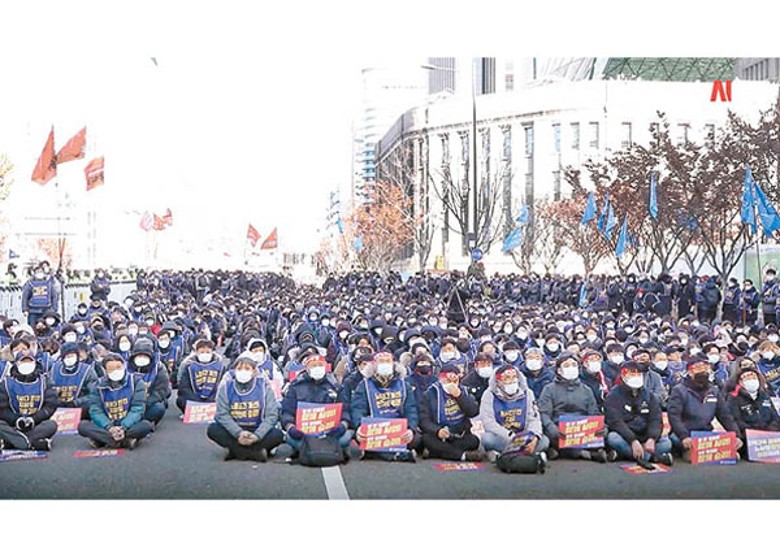 首爾地鐵工會靜坐反對政府勞工政策。