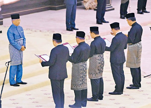 安華內閣向元首宣誓就職