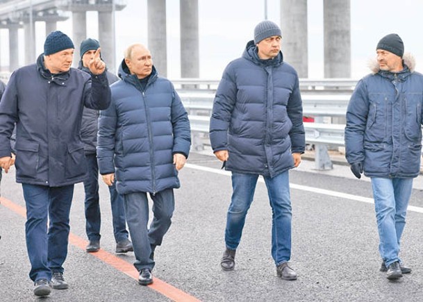 普京視察克里米亞大橋  駕車了解維修進度