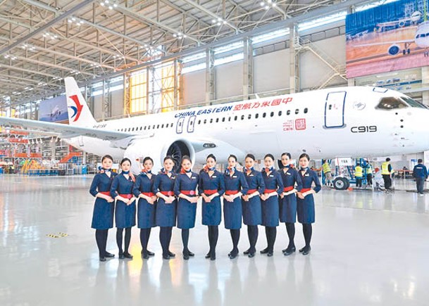 首架國產C919客機  上海交付東航