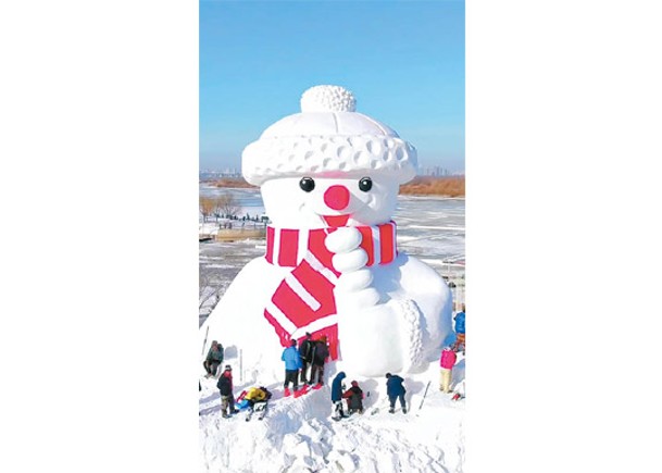 哈爾濱築18米大雪人  網民感興奮