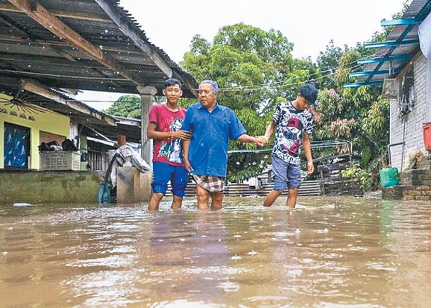 馬國大雨  6州發閃電水災預警