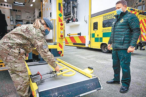 英國將派出軍人維持救護車服務。