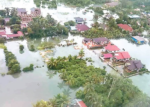 馬來西亞多地暴雨成災。