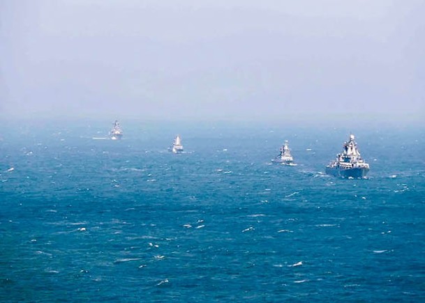 解放軍42機艦圍繞台灣