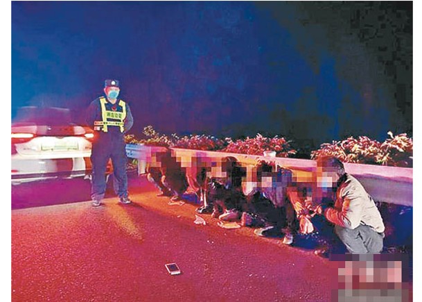 廣西嚴打偷渡者  截車拘17人