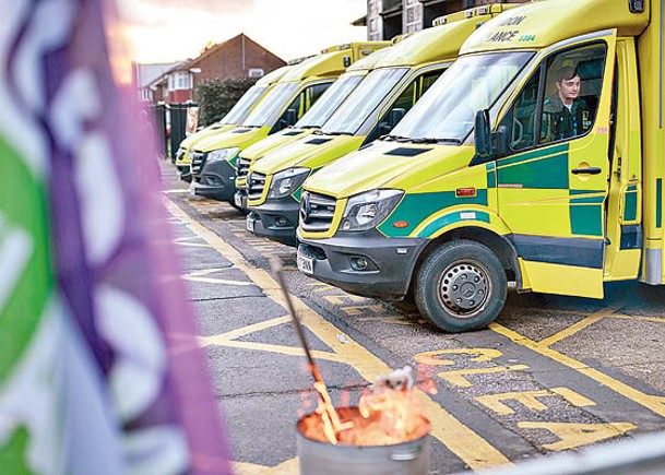 英國救護員決定再次罷工。（Getty Images圖片）