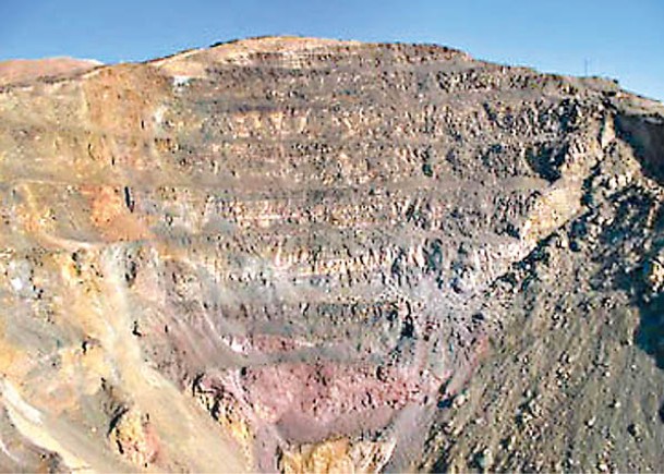 新疆礦難困18人  專家指導救援