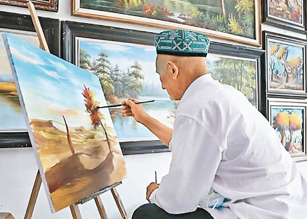8旬農民 藉畫筆呈現新疆之美