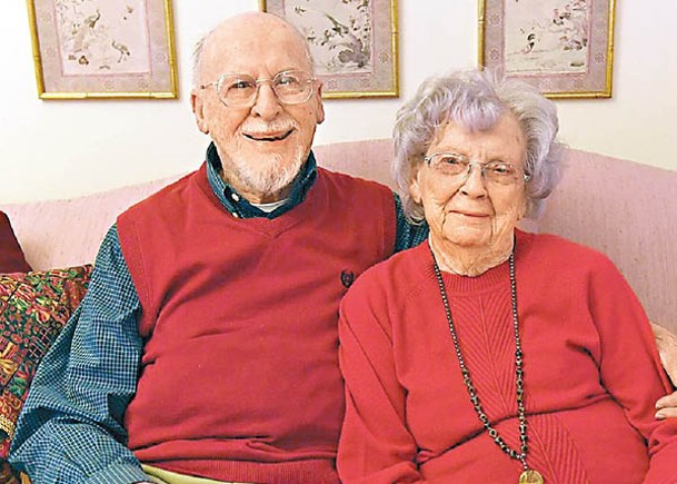 美百歲夫妻慶祝結婚80周年
