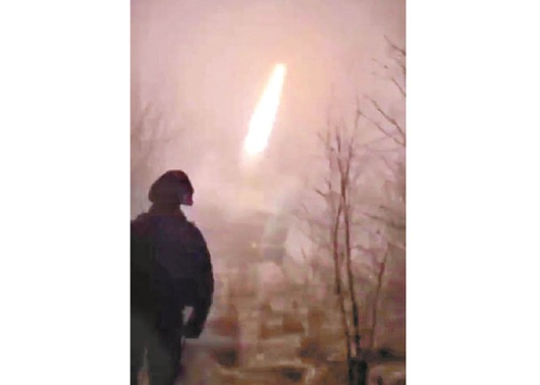 動用美火箭襲軍營  烏聲稱400俄軍喪命