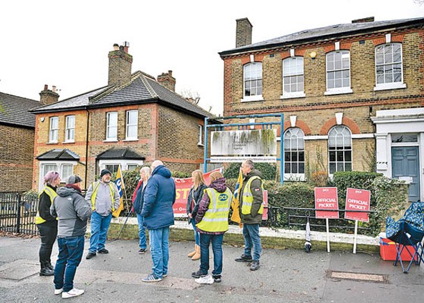 英國多個行業接連發起工業行動。（Getty Images圖片）