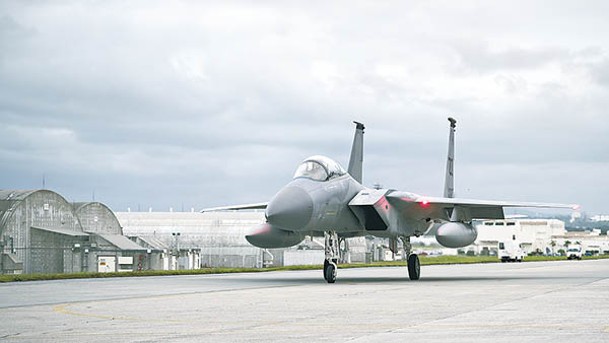 美國F15C戰機分批撤離嘉手納空軍基地。